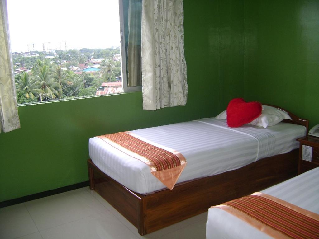 Royal Boss Hotel Yangon Room photo